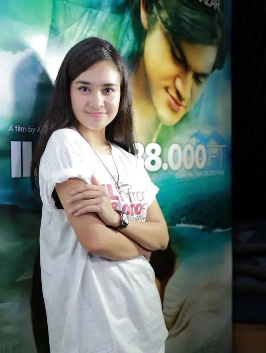 Film 'I Love You From 38000 Feet' akan dirilis pada 5 Juli mendatang. Dalam rangka mempromosikan film tersebut, rumah produksi Screenplay Films dan Legacy Pictures resmi meluncurkan official teaser dan poster. (Adrian Putra/Bintang.com)