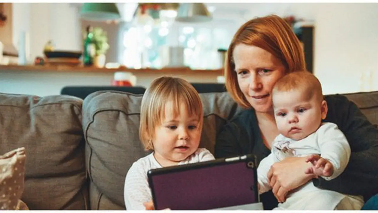 Parenting/ Copyright : unsplash.com/ 4dgraphic