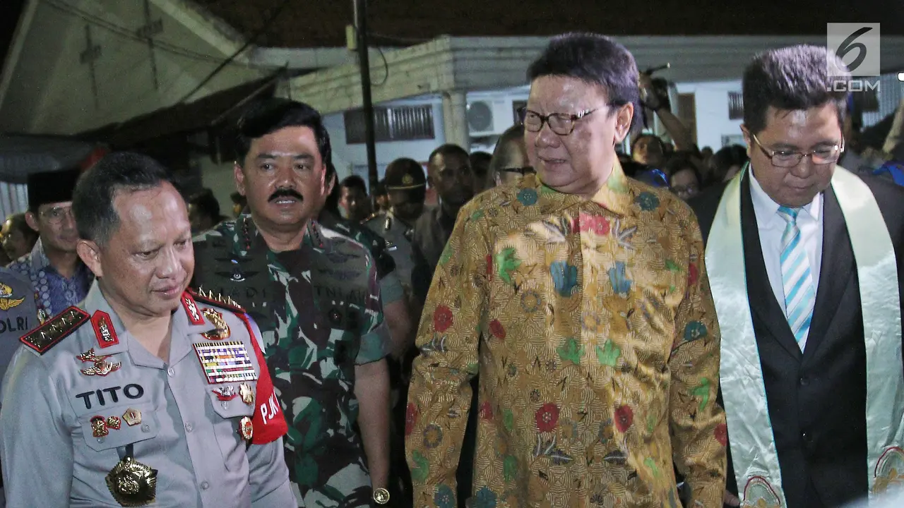 PHOTO: Mendagri, Panglima TNI, Kapolri dan Gubernur DKI Sapa Jemaat Gereja Immanuel