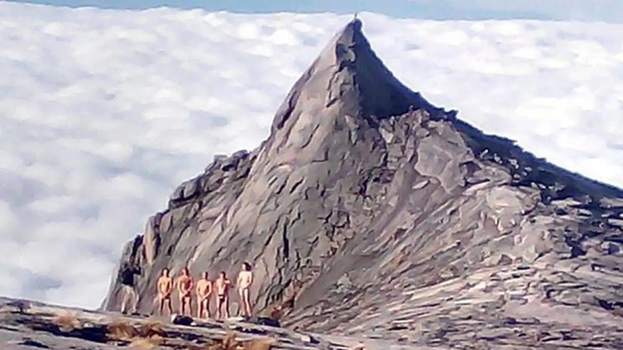 Malaysia Menuding Turis Bugil Sebabkan Gempa Bumi