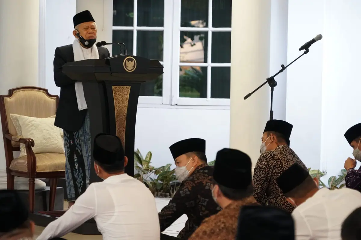 Menyambut Hari Raya Idul Adha 1441 Hijriah, Wakil Presiden Ma’ruf Amin melakukan salat Idul Adha di Pendopo Kediaman Dinas Wapres, Jalan Diponegoro Nomor 2, Jakarta Pusat pada Jumat pagi (31/7/2020).