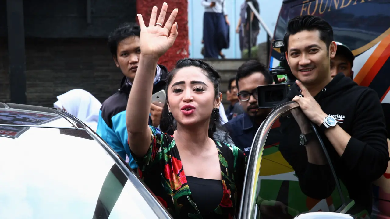 [Bintang] Dewi Perssik