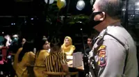 Kapolsek Medan Baru, Kompol Martuasah H Tobing mengatakan, pembubaran acara ulang tahun dilakukan pada Senin, 27 April 2020, malam hari. Acara dilaksanakan di Restoran Tropical, Lantai 7, Deli Hotel Medan.