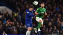 Duel udara antara Andreas Christensen dan FLorin Andone pada laga lanjutan Premier League yang berlangsung di Stadion Stamford Bridge, London, Kamis (4/4). Chelsea menang 3-0 atas Brighton Albion. (AFP/Glyn Kirk)