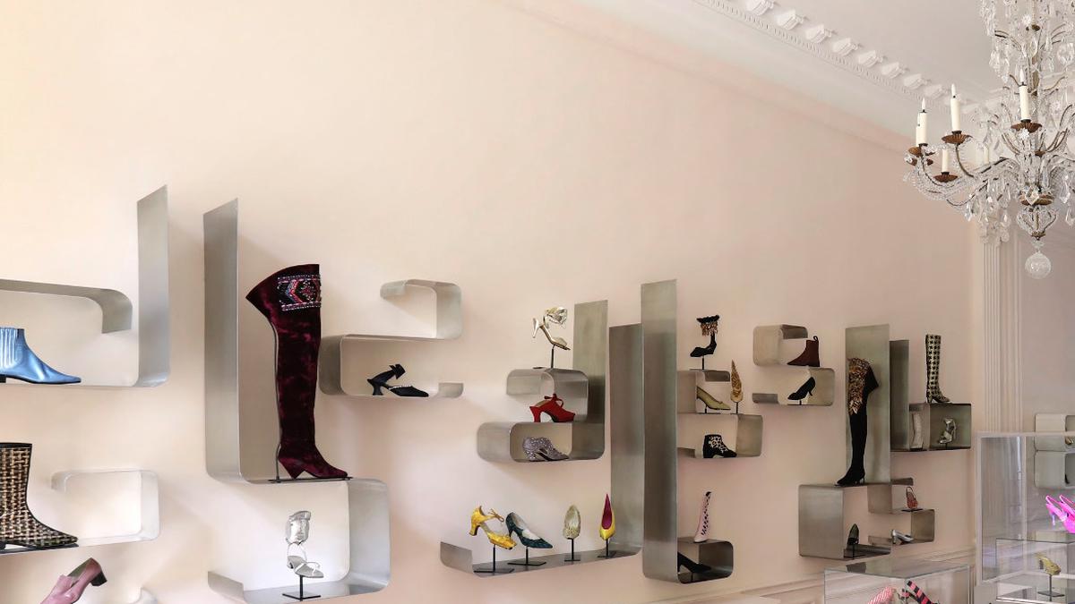Maison Vivier, Rumah Warisan Brand Sepatu Mewah Paris Roger Vivier hingga Menyimpan Sepatu Ratu Elizabeth II di Hari Penobatannya