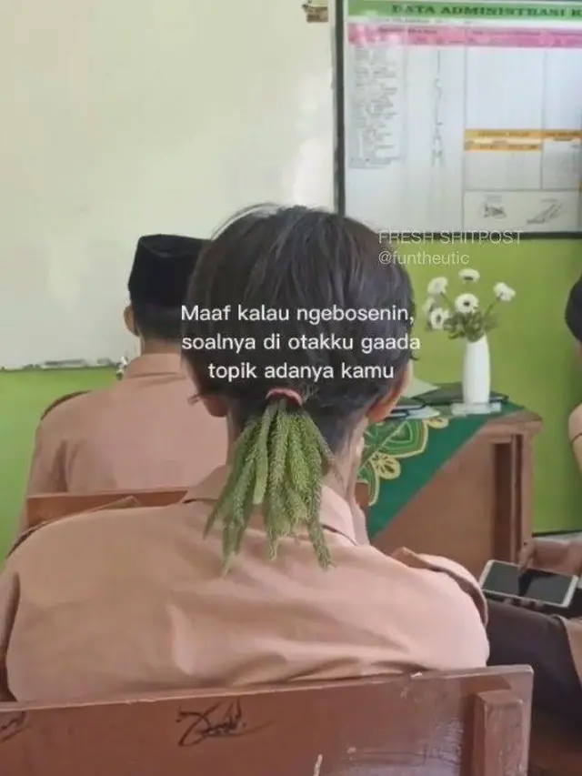7 Potret Kocak Orang Pakai Rambut Palsu dari Tanaman Ini Absurd Banget
