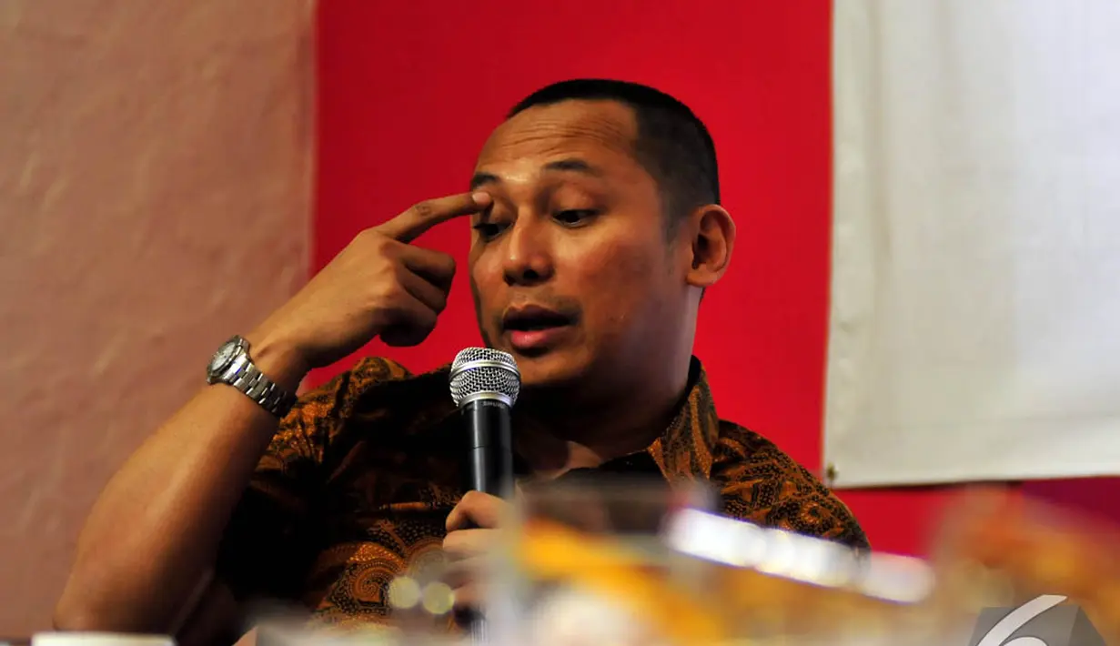 Anggota Fraksi PDI Perjuangan Nico Siahaan mencoba memberikan pembelaan terhadap Pemerintah dengan argumen ekonomi kreatif sebenarnya bukan janji kampanye Presiden Jokowi, Jakarta, Jumat (14/11/2014) (Liputan6/Johan Tallo)