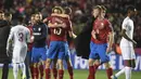 Para pemain Ceko merayakan kemenangan atas Inggris pada laga Kualifikasi Piala Eropa 2020 di Stadion Sinobo Arena, Prague, Sabtu (11/10). Ceko menang 2-1 atas Inggris. (AFP/Michal Cizek)