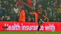 Penyerang Bournemouth asal Ghana #24, Antoine Semenyo, merayakan gol pertamanya dalam pertandingan Premier League Inggris antara Bournemouth dan Fulham di Stadion Vitality, Bournemouth, Inggris selatan, pada 3 Oktober 2025. (Glyn KIRK/AFP)