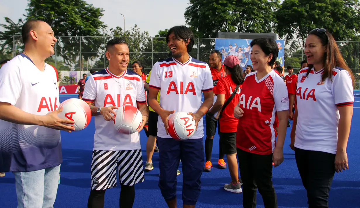 Chief Corporate Solutions PT AIA Financial Daniel Herjun Putranto, Chief HR Officer Setiawani, Head of Brand and Communication Kathryn Monika, Vennard Hutabarat, Budi Sudarsono membuka AIA Championship 2019, Jakarta, Sabtu (12/1). (Liputan6.com/HO/Fahmi)