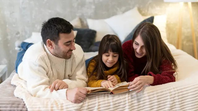 Mengenal Ritual “Family Gratitude Whisper” Sebelum Tidur, Kebiasaan 10 Menit yang Menguatkan Ikatan Keluarga