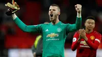 Ekspresi David de Gea usai pastikan kemenangan pada laga lanjutan Premier League yang berlangsung di stadion Wembley, Inggris, Minggu (13/1). Man United menang atas Tottenham Hotspur 1-0. (AFP/Ian Kington)