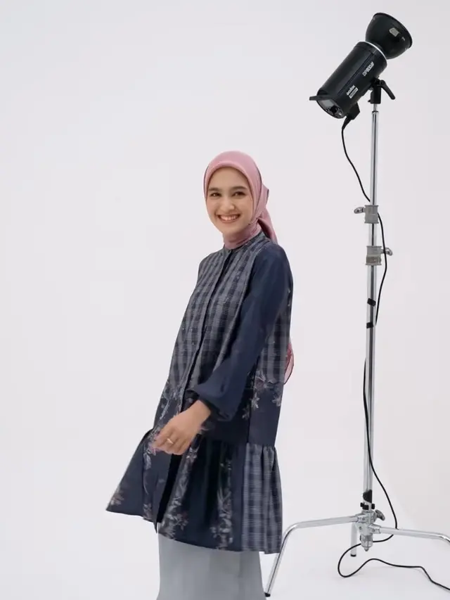 Ide Baju Lebaran Simple dari Cut Syifa