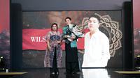 Wilsen Willim menerima Anugerah Wastra [Dok/KLY/Adhib].