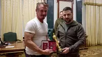 Sean Penn Kritik Amerika Serikat Lamban Mempersenjatai Ukraina