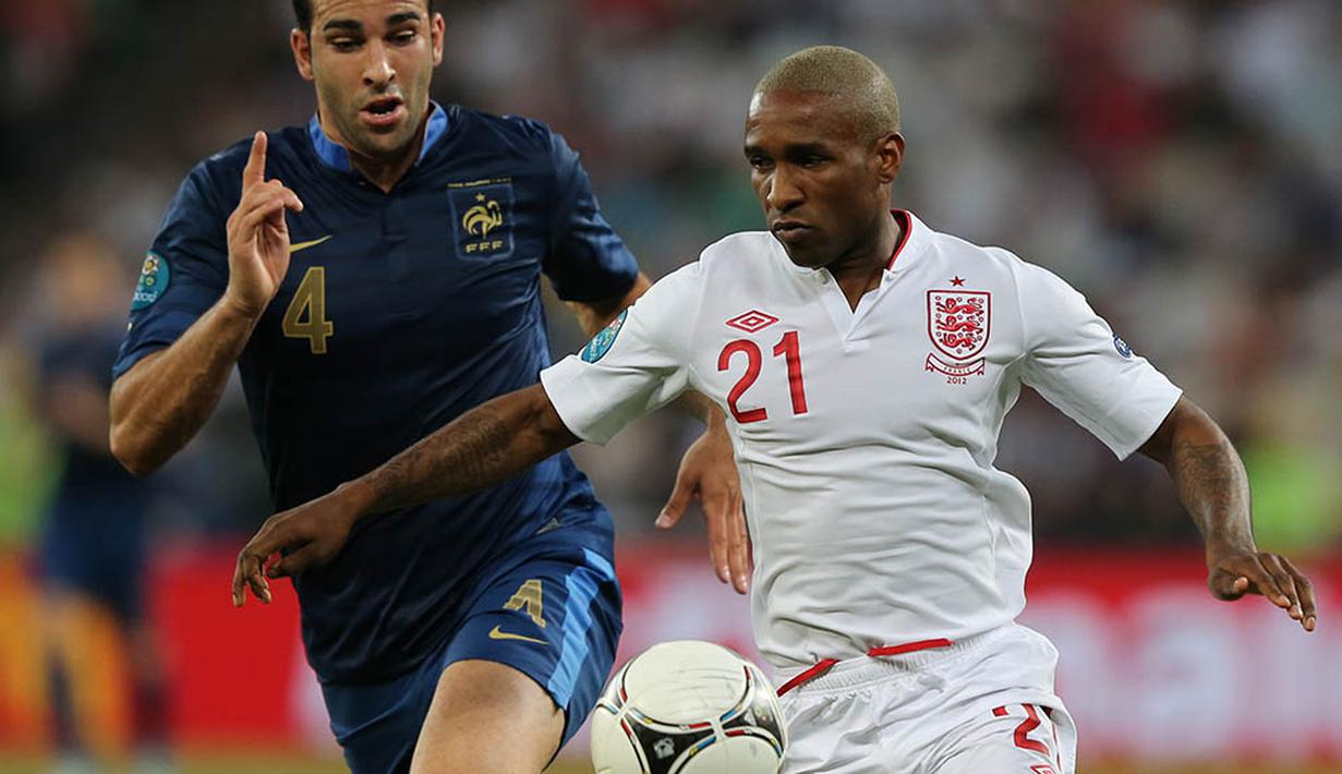 5. Jermain Defoe (Sunderland), penyerang gaek ini penampilannya musim ini cukup lumayan baik. Bersama tim medioker dirinya sudah berhasil mencetak 10 gol dari 21 laga Liga Inggris. (AFP/Alexander Khudoteply)