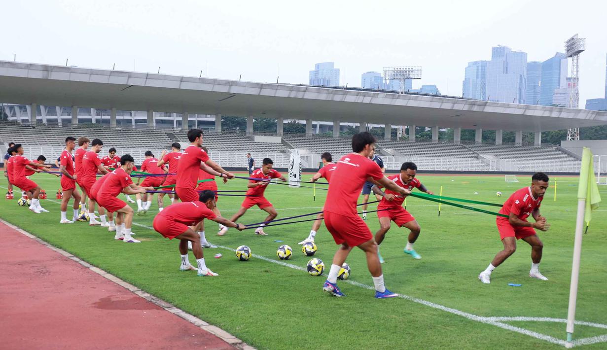 Pesepakbola yang tergabung Timnas Indonesia menjalani pemusatan latihan (Training Camp) di Stadion Madya, Kompleks Gelora Bung Karno, Senayan, Jakarta, Senin (1/6/2026). (Bola.com/M Iqbal Ichsan)