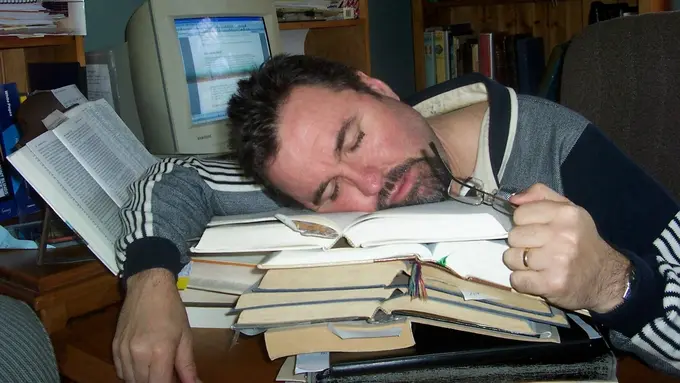 5 Alasan Kamu Enggak Boleh Kerja Terlalu Keras