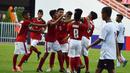 Para pemain Timnas Indonesia U-16 merayakan gol Sutan Zico saat melawan Timor Leste pada laga grup G Piala AFC U-16 di Stadion Rajamangala, Bangkok, Senin (18/9/2017). Timnas Indonesia U-16 menang 3-1. (Bola.com/PSSI)