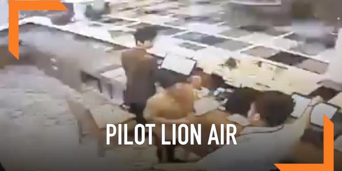 VIDEO: Pilot Lion Air Diduga Aniaya Petugas Hotel