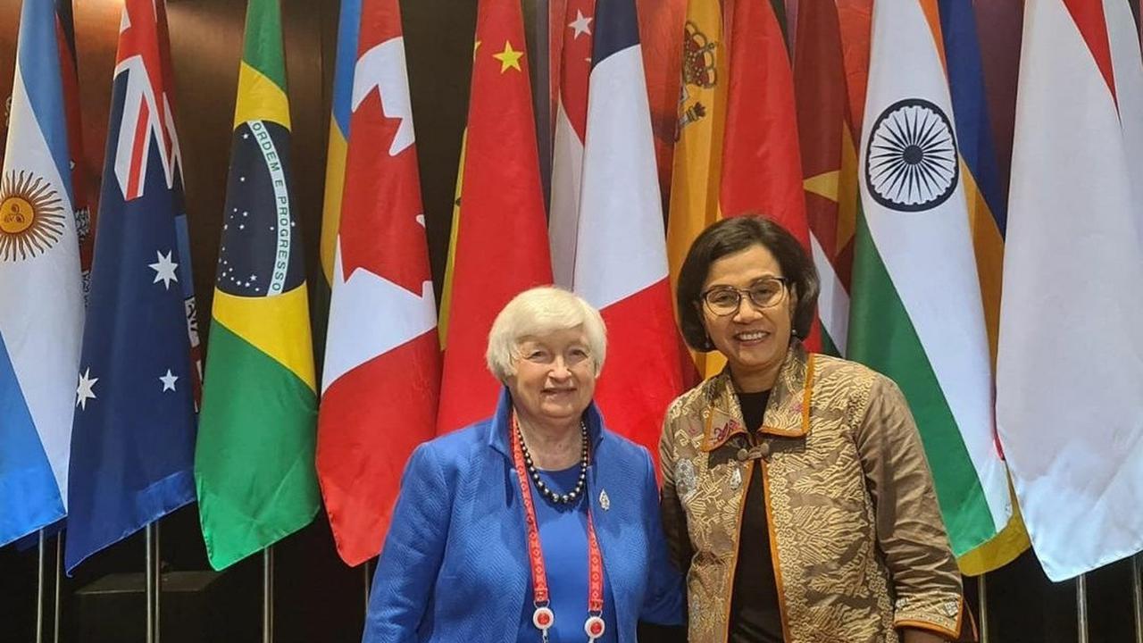 Menteri Keuangan Sri Mulyani Indrawati bersama US Treasury Secretary (Menkeu Amerika Serikat) Janet Yellen dirinya mengobrol mengenai perkembangan ekonomi dunia. (Instagram @smindrawati)