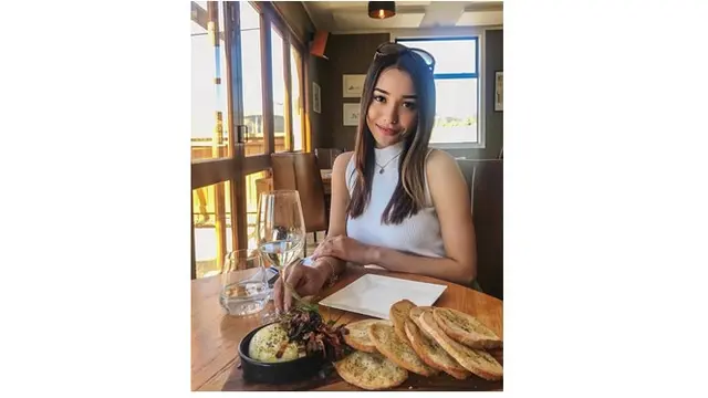 Melalui akun Instagramnya, Annisa punya hobi kulineran lho.