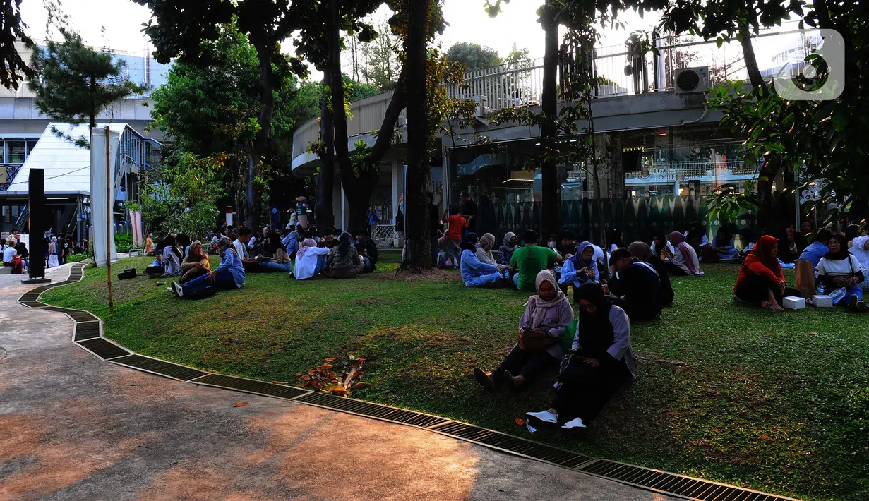 Selain karena lokasinya yang strategis, Taman Literasi Martha Christina Tiahahu juga berada di kompleks kawasan yang ditata terpadu dan dilengkapi berbagai fasilitas edukatif serta nyaman. (merdeka.com/Imam Buhori)