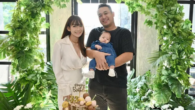 [Fimela] Penantian Lama, Ini 6 Potret Baby Gin Anak Gilang Dirga yang Menggemaskan