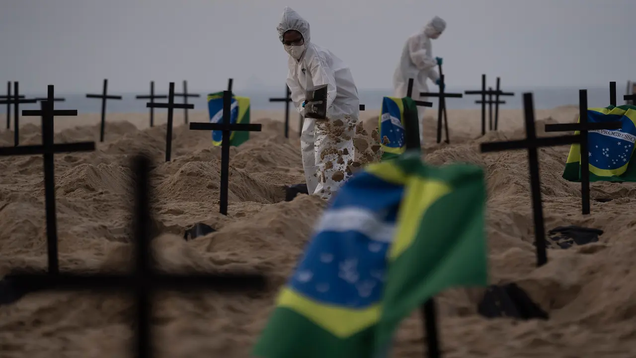 Ratusan Makam Digali di Pantai Copacabana