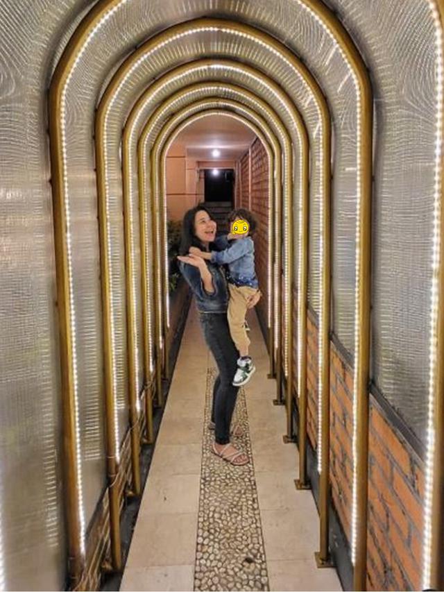 6 Potret Kebersamaan Chikita Meidy dan Anaknya yang Didiagnosis Kawasaki Disease