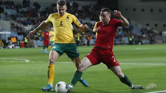 Ronaldo 3 Gol, Portugal Sikat Lithuania Setengah Lusin Gol