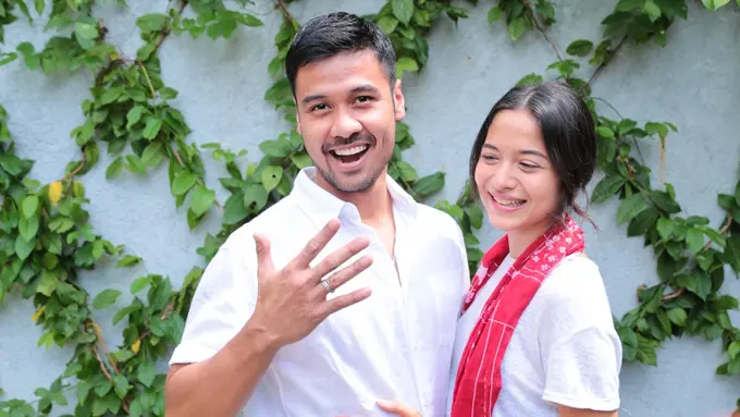 [Bintang] Chicco Jerikho dan Putri Marino