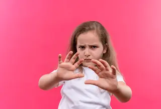 Orangtua dapat menggunakan redirection untuk menghentikan kebiasaan anak memukul dengan cara yang lebih lembut. (Foto: stockking/Freepik)