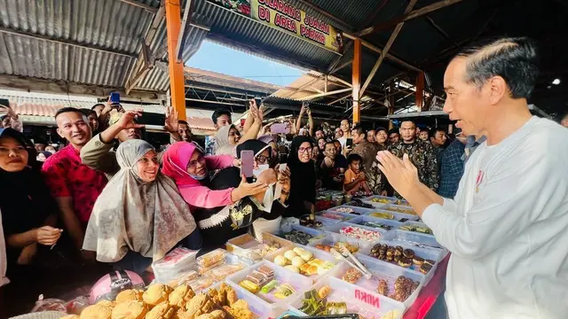 Presiden Jokowi Meninjau Pasar Tradisional Batuphat Timur, Kota Lhokseumawe, Aceh.