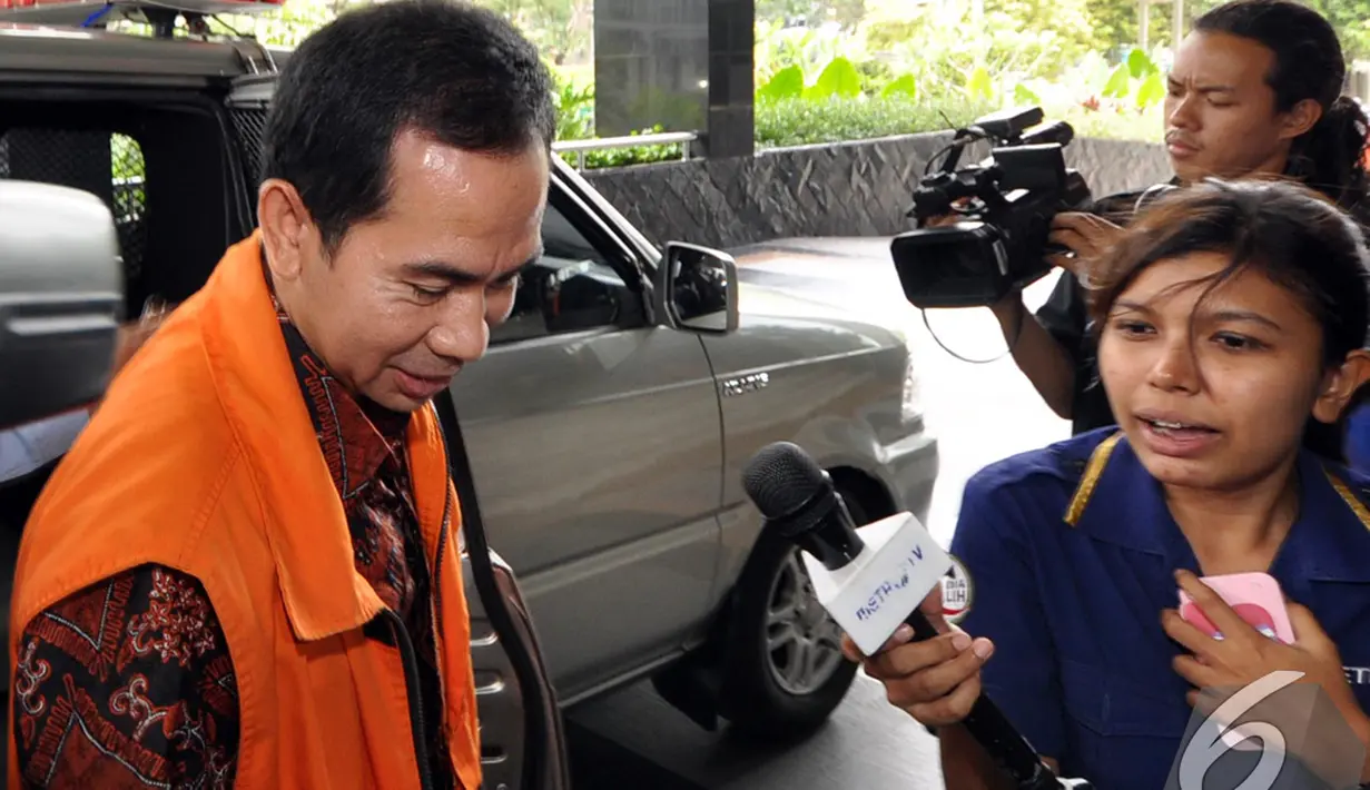 Tubagus Chaeri Wardhana atau Wawan kembali diperiksa KPK sebagai saksi kasus dugaan korupsi pembangunan Puskesmas di Tangerang Selatan, Jakarta, Senin (17/11/2014)(Liputan6.com/Miftahul Hayat)