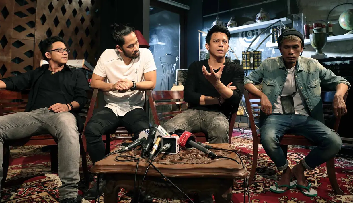 Meski telah beberapa kali menjadi model video klip, vokalis Ariel masih saja merasakan kesulitannya saat berakting di depan kamera. Apalagi sudah lama tidak syuting. (Deki Prayoga/Bintang.com)