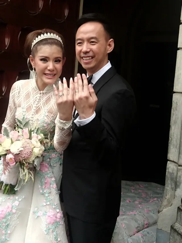 [Bintang] Olga Lidya NIkah