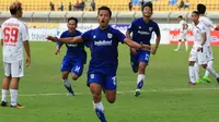 Persib U-19 membungkam Semen Padang 2-0 pada pertandingan Liga 1 U-19 di Stadion Si Jalak Harupat, Bandung, Minggu (20/8/2017). (Bola.com/Muhammad Ginanjar)