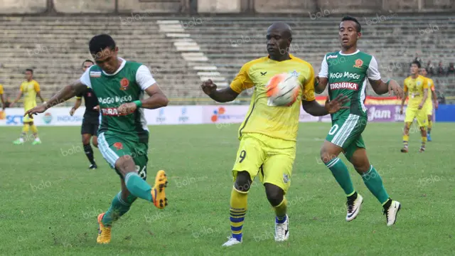 Gresik United vs PS TNI_TSC 2016
