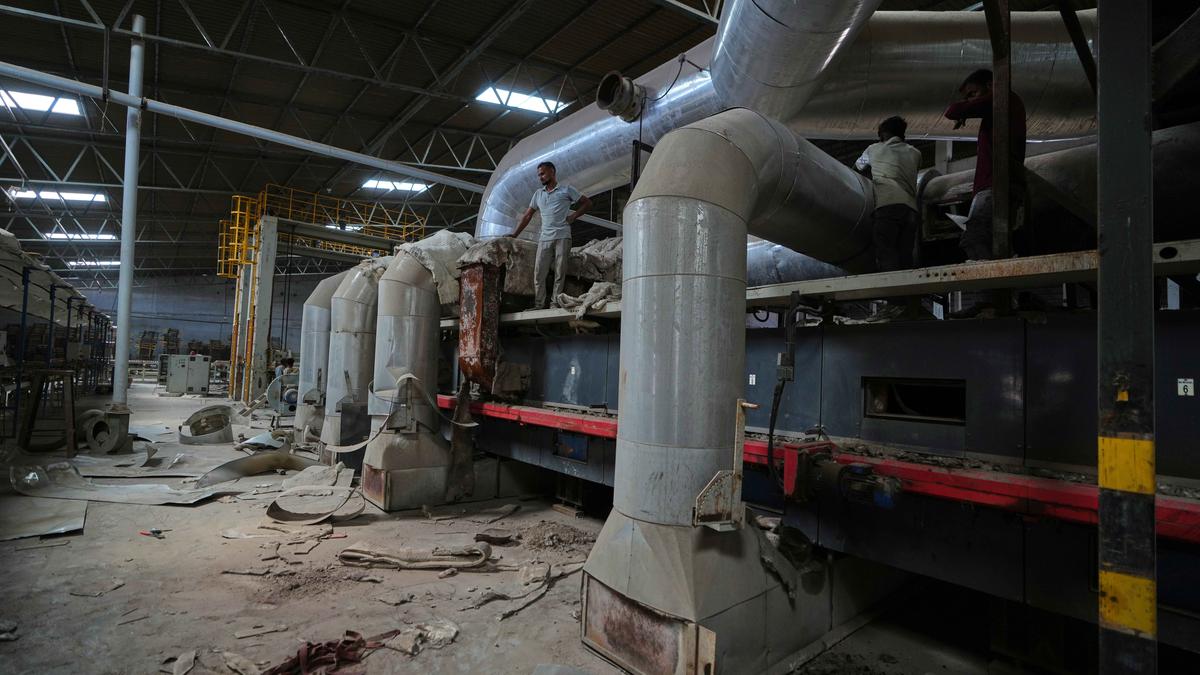 Kesulitan Pasokan Gas, Industri Keramik di Morbi India Terhenti