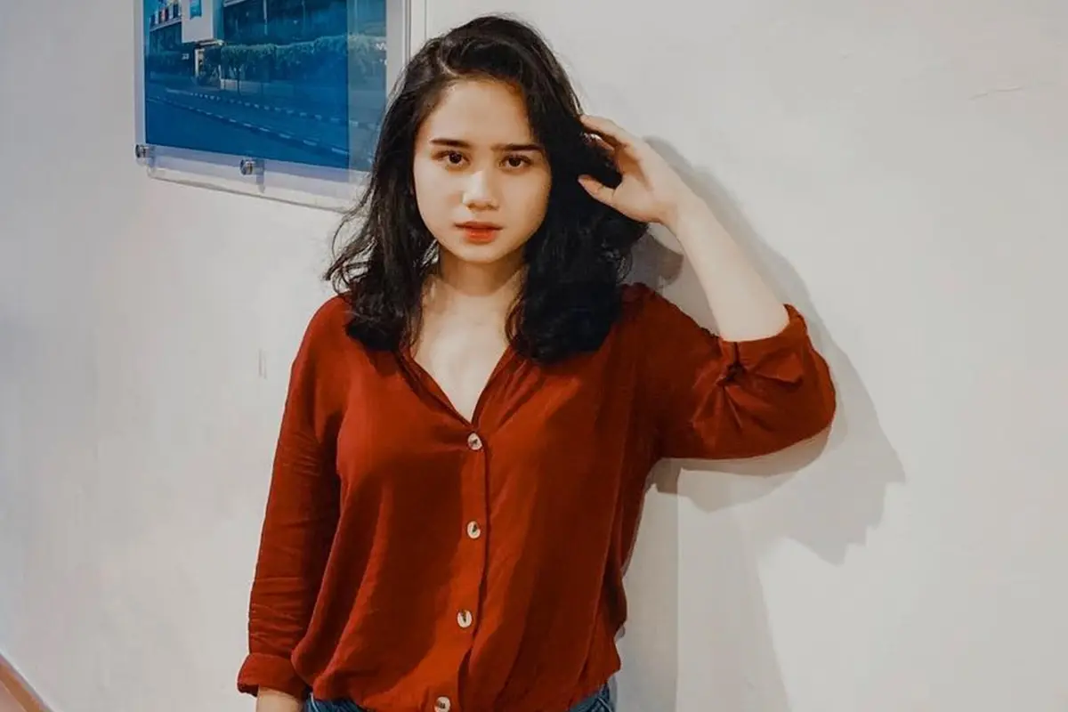 FOTO: Gaya Tissa Biani saat Pai Outfit Merah, Elegan dan Memesona