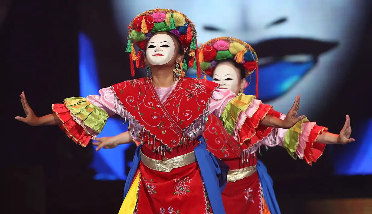 Agnez Mo, menjadi salah satu penyanyi yang ikut memeriahkan malam puncak HUT SCTV ke-27. Setelah memberikan penampilannya di pembuka  acara bersama grup band NOAH, Agnez pun menyuguhkan persembahan lainnya. (Bambang E.Ros/Bintang.com)