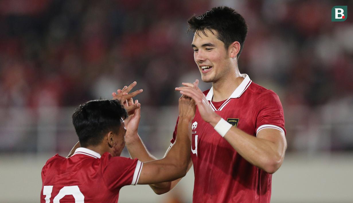 <p>Pemain Timnas Indonesia U-23, Elkan Baggot, melakukan selebrasi setelah mencetak gol lewat sundulan ke gawang Timnas Chinese Taipe U-23 dalam pertandingan Grup K Kualifikasi Piala Asia U-23 2024 yang berlangsung di Stadion Manahan, Solo, Sabtu (9/9/2023). (Bola.com/Arief Bagus Prasetiyo)</p>