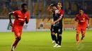 Penyerang Persija, Boakay Eddie Foday (kiri) berlari usai berhasil menjebol gawang Persijap Jepara lewat titik putih di di stadion GBK Jakarta, (26/5/2014). (Liputan6.com/Helmi Fithriansyah) 