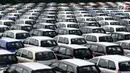 Ratusan mobil yang siap diekspor terparkir di Tanjung Priok Car Terminal, Jakarta, Selasa (8/8). Kemenperin mencatat, ekspor Mobil pada periode Januari-Juni 2017 meningkat 20,5% dibandingkan periode yang sama tahun 2016. (Liputan6.com/Johan Tallo)