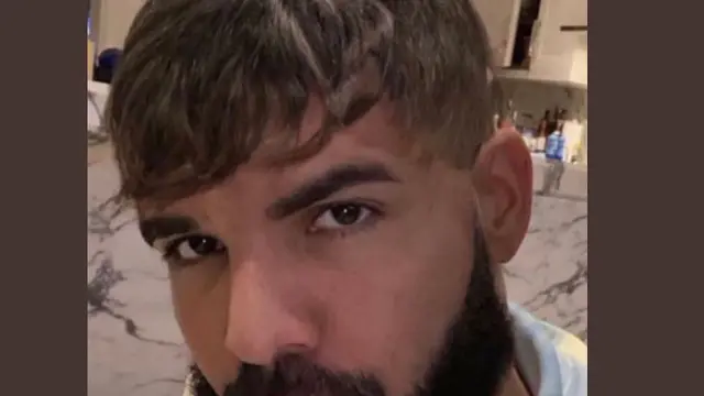 Drake Unggah Potret Berponi, Warganet Sampai Mengira Hasil Photoshop
