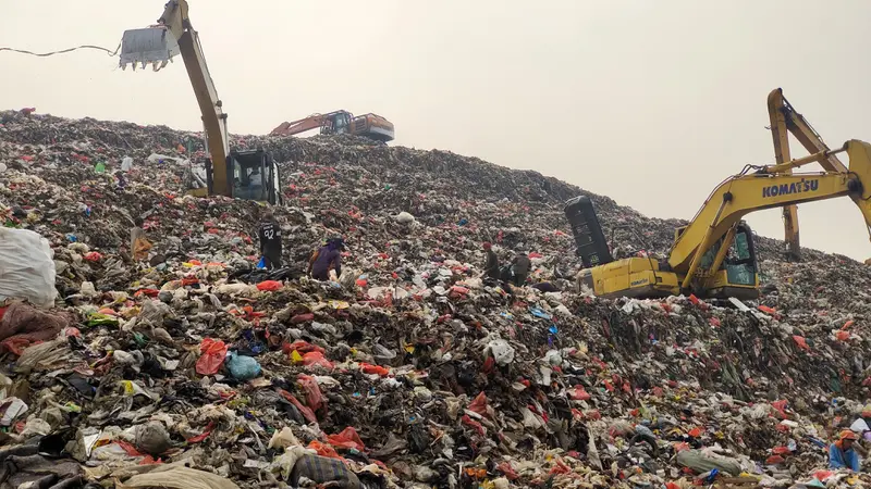 Aktivitas penanganan sampah di TPA Cipayung, Depok. (Liputan6.com/Dicky Agung Prihanto)