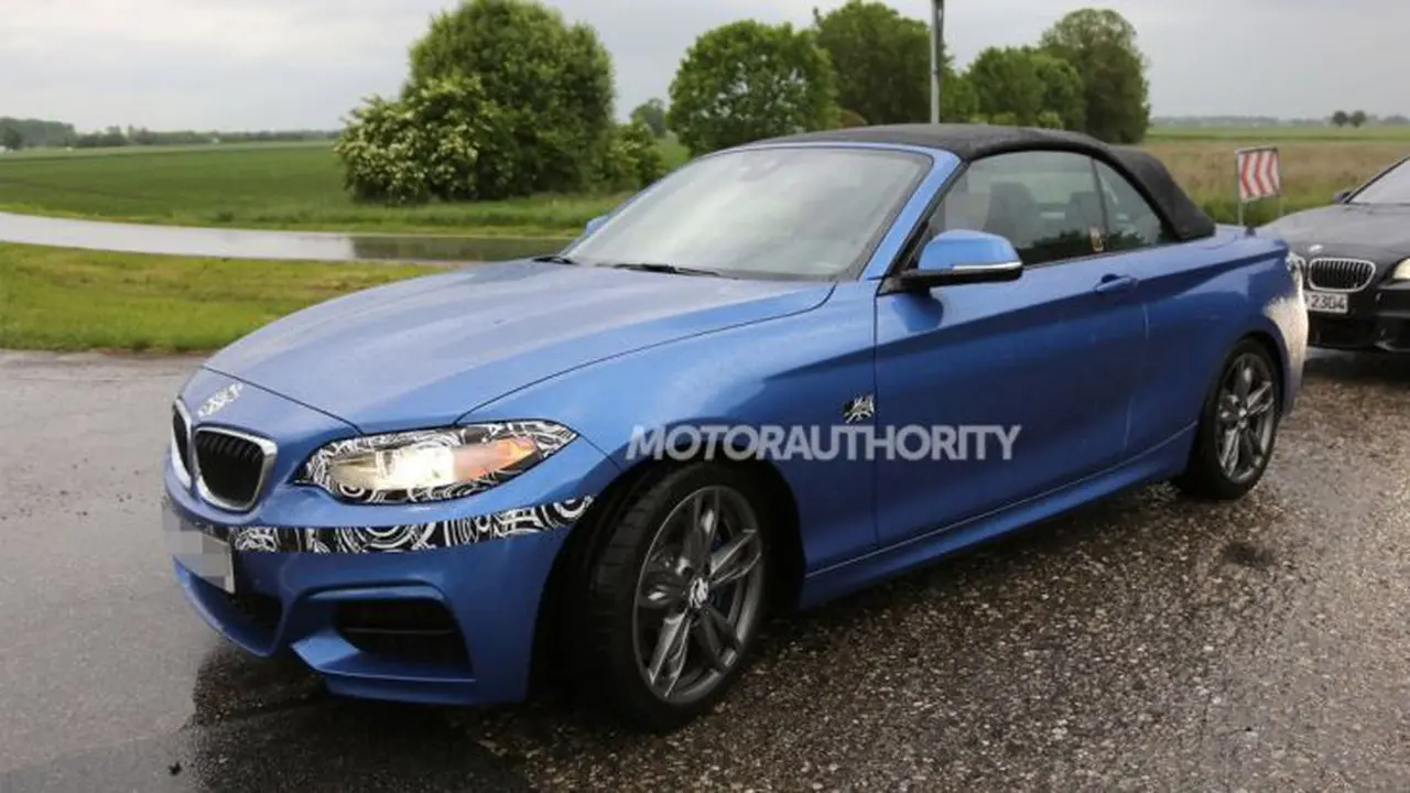 Tampang BMW Seri 2 Tanpa Atap Tersibak