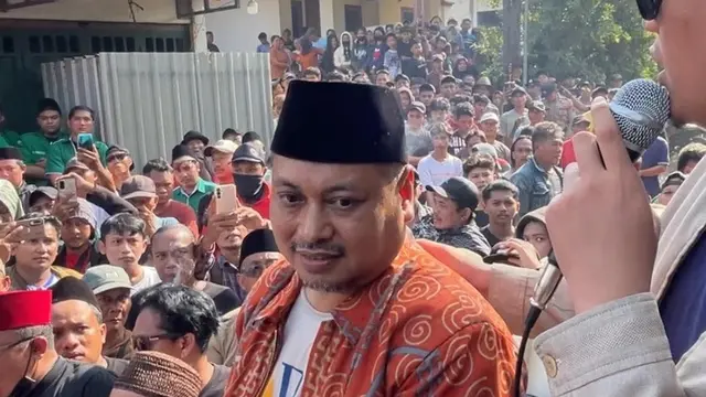 Massa geruduk Ponpes di Pati, geram kelakuan terduga pelaku pencabulan puluhan santriwati. (Liputan6.com/Arief Pramono)