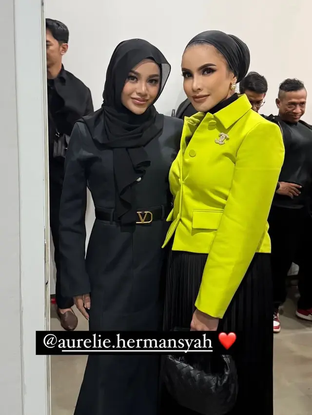 Tampilan Serba Hitam Keluarga Krisdayanti di Konser Super Diva.